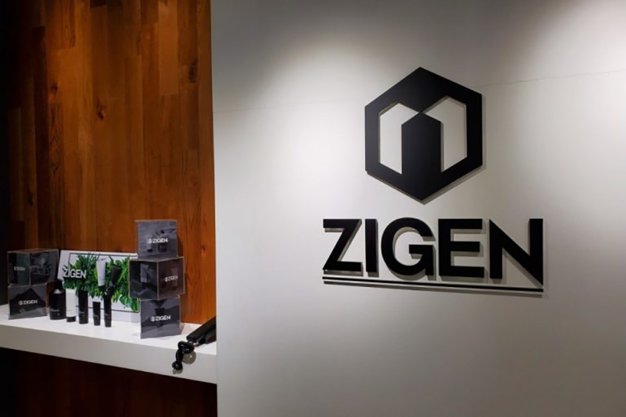 ZIGENのロゴと社内風景